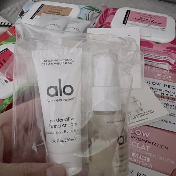 NEW Skincare and Beauty Sample Set - Picture 7 of 9
